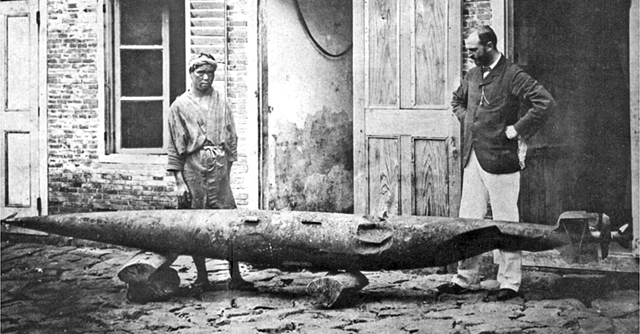Robert_Whitehead_torpedo_1875