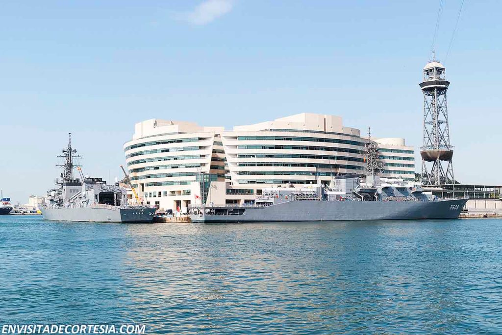 Buque escuela Kashima y destructor&nbsp;Makinami