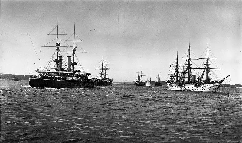 Brit. Geschwader mit den Linienschiffes ROYAL SOVEREIGN, EMPRESS OF INDIA, REPULSE und RESOLUTION