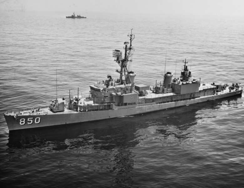 USS Joseph P. Kennedy DD-850 03 - NHC