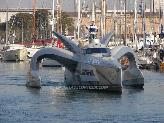 Earthrace 01 - 06-12 2007 - JMF