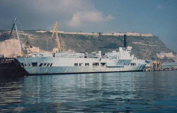 HMS Triumph A108 02 - JMF
