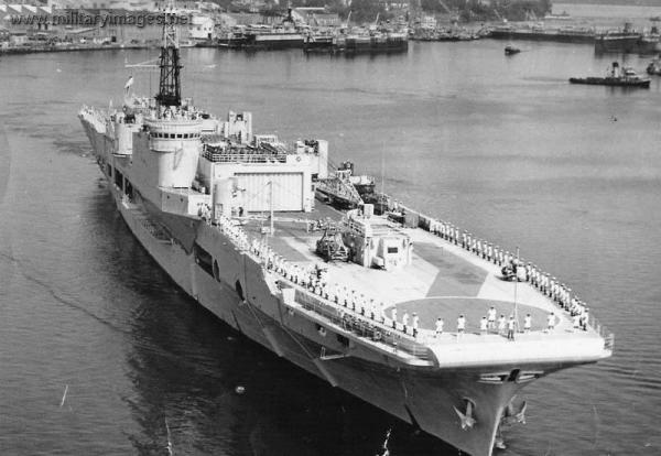 HMS Triumph A108 03 - MI