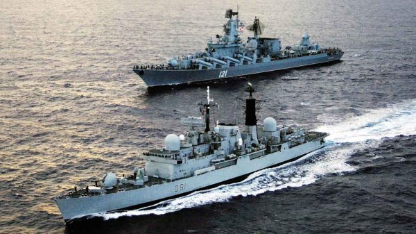 HMS Nottingham D91 &amp; Moskva