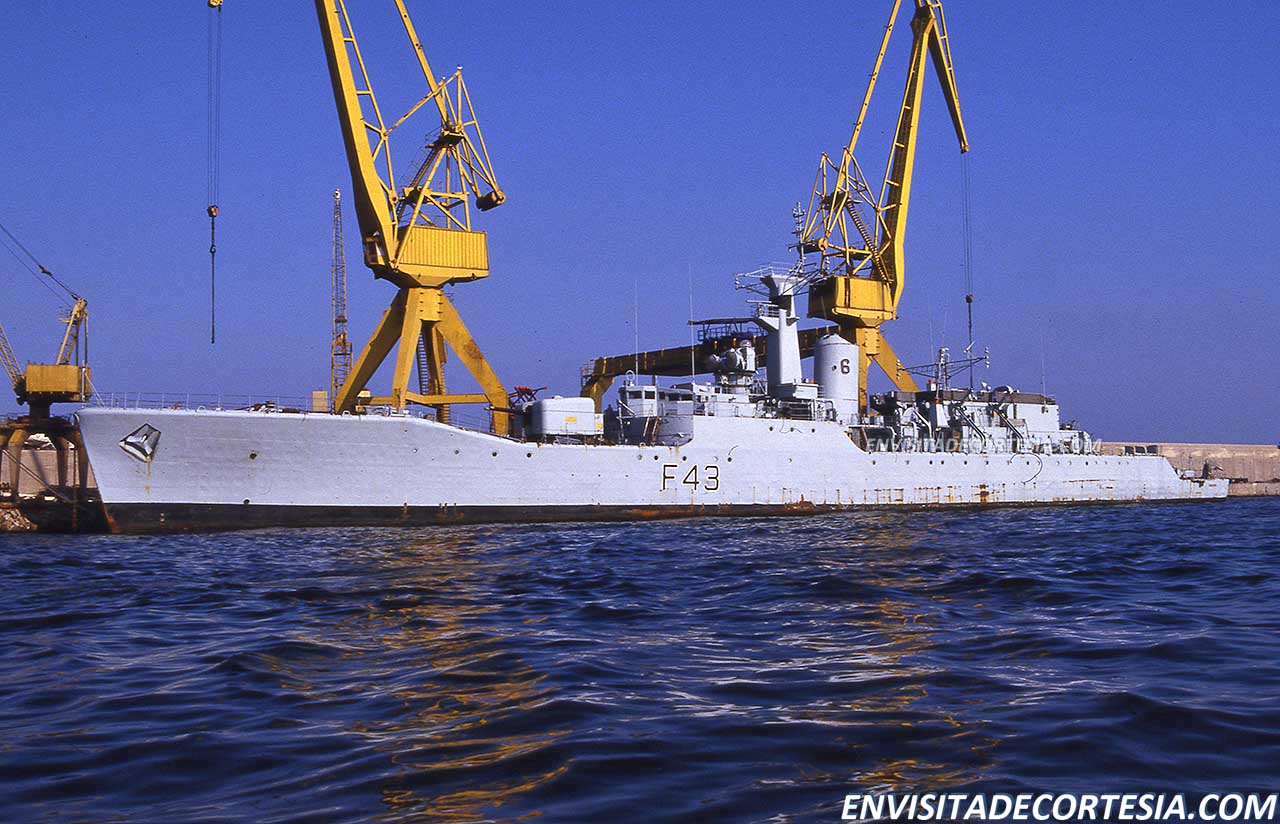 HMS Torquay F-43 01 - JMF