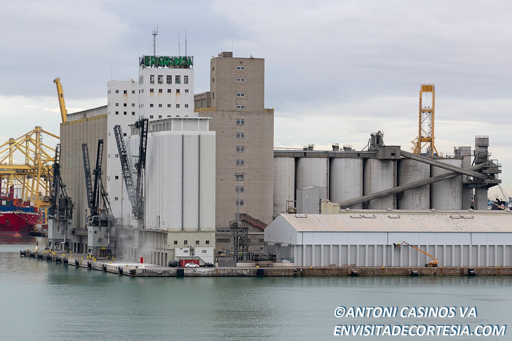 Memòries del port: els silos del Moll de&nbsp;Contradic